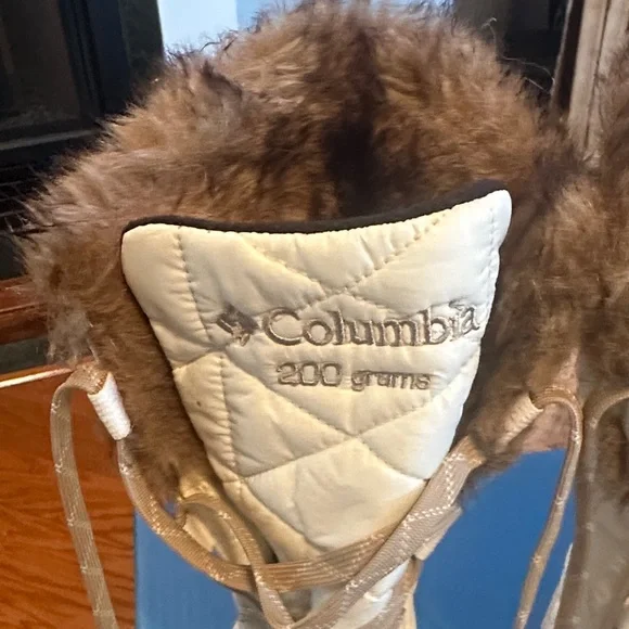 Columbia Women's White and Tan Winter Boots - Picture 2 of 6